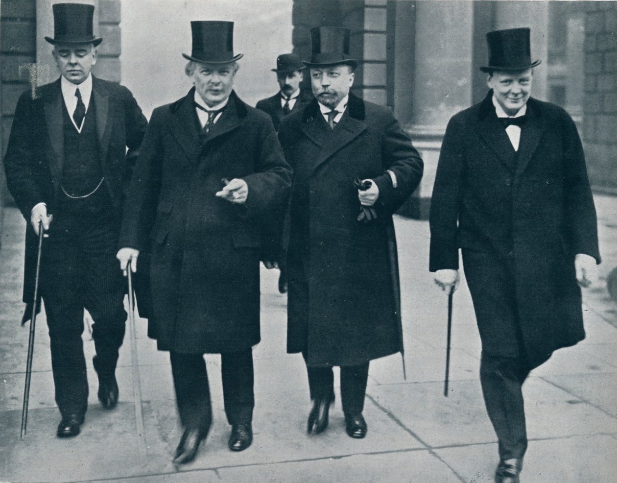 Russisk finansminister i England: M. Bark på vej til Underhuset, 1914 af Unbekannt