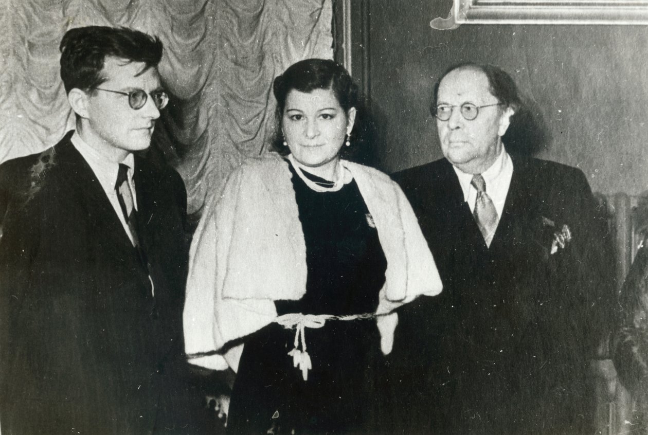 Russisk komponist Dmitri Shostakovich, sangerinde Maria Maksakova og forfatter Aleksey Tolstoy, 1943 af Unbekannt