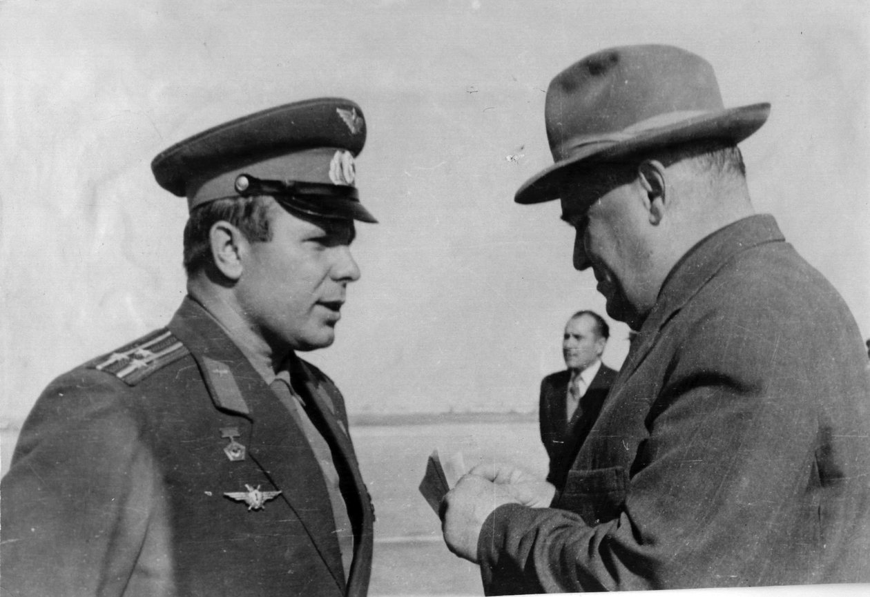 Russisk kosmonaut Yuri Gagarin og raketingeniør Sergey Korolyov, 1961 af Unbekannt