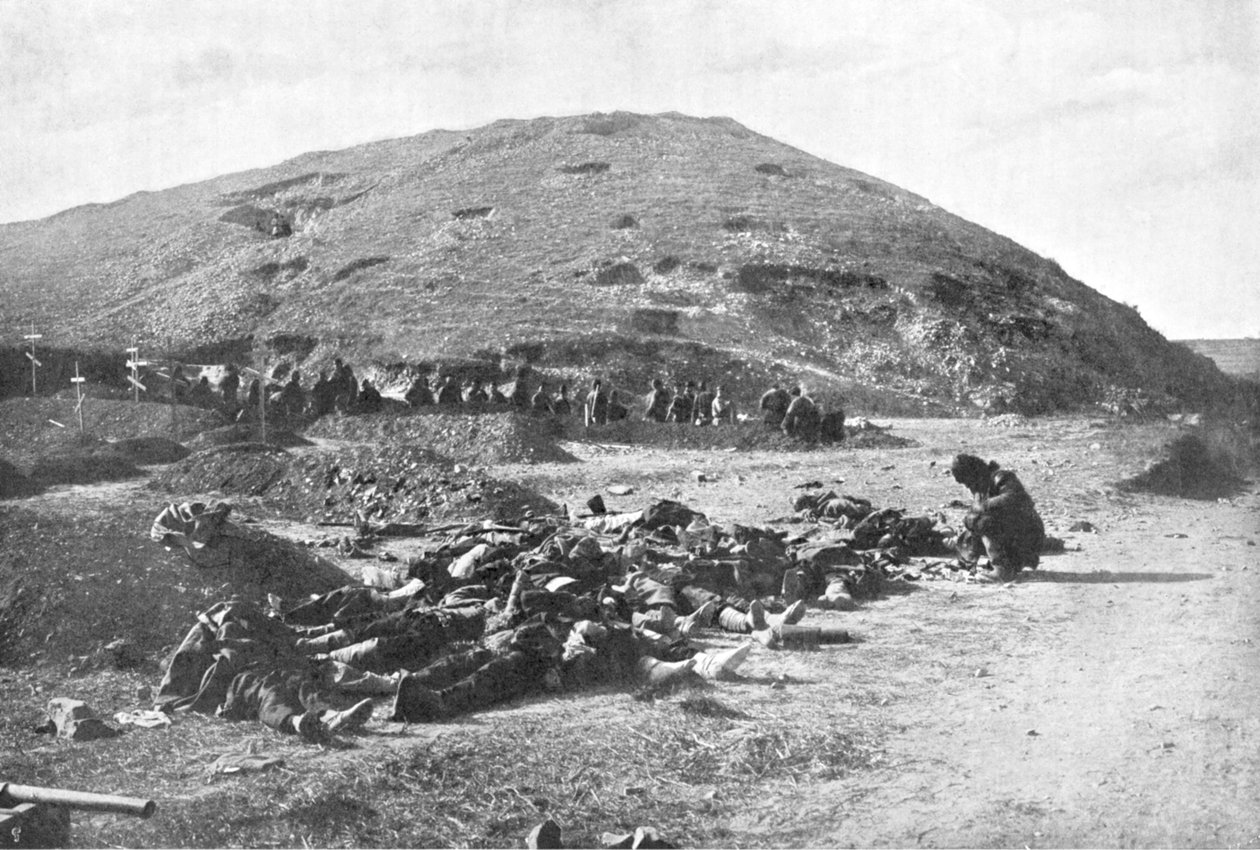 Russiske soldater indsamler patroner fra de døde før begravelse, russisk-japanske krig 1904-5 af Unbekannt