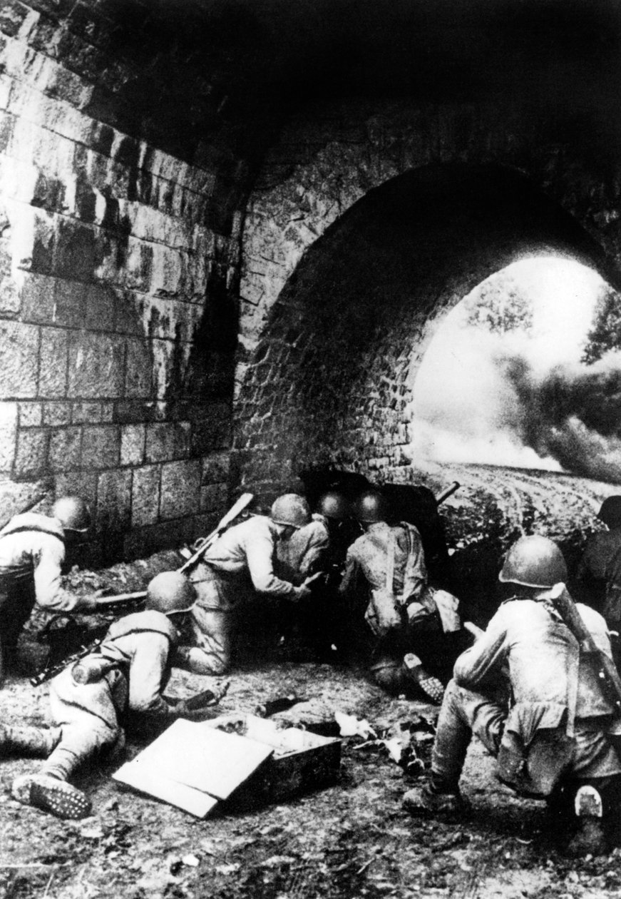 Russiske soldater i aktion nær Riga, Letland, 1944 af Unbekannt