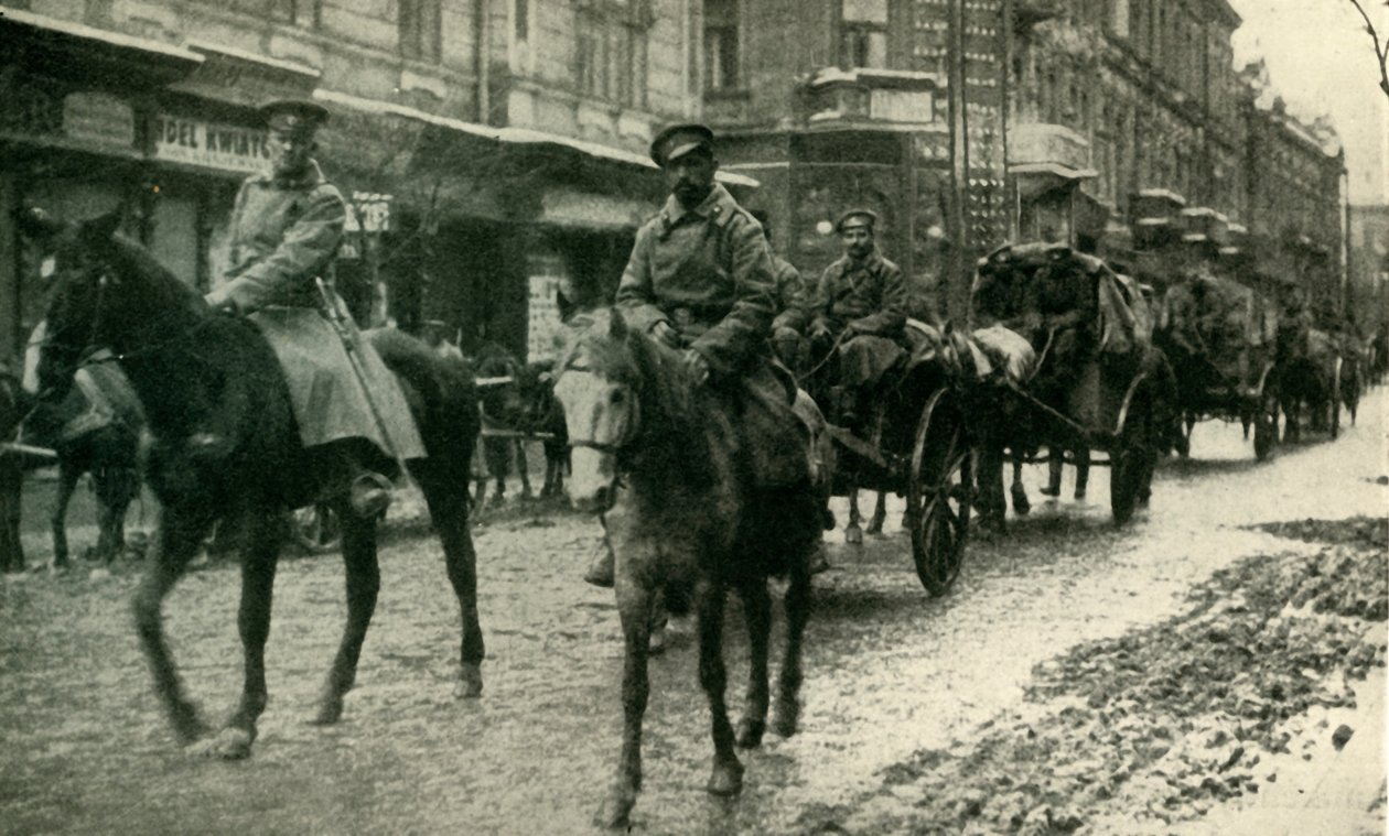 Russisk forsyningskolonne i Przemysl, marts 1915, c1920. af Unbekannt