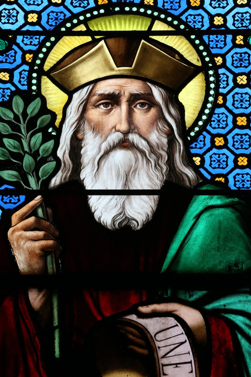Hellig hjerte kirke. Glasmosaik vindue. Esajas var den jødiske profet fra det 8. århundrede fvt, der gav sit navn til Esajas Bog, 20160604, Moulins, Frankrig af Unbekannt