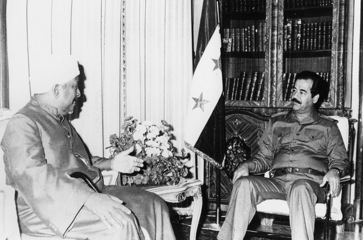 Saddam Hussein ved et møde, Irak, 1986 af Unbekannt