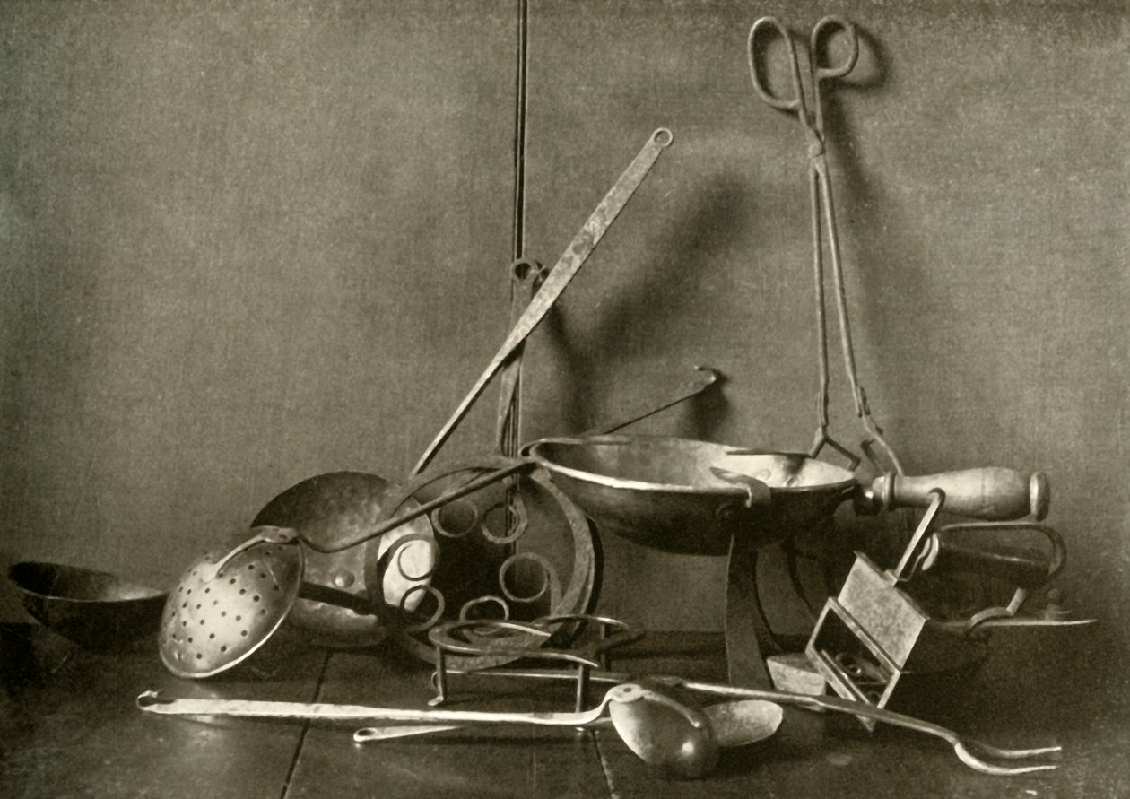 Sadiron, tang, skimmer, gaffel, bordskåner og kobberhakkefad, c1700-tallet, 1937. af Unbekannt