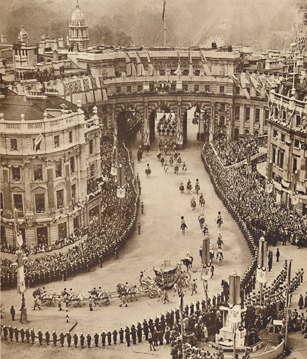 Sailors Line The Route på Trafalgar Square, 12. maj 1937 af Unbekannt