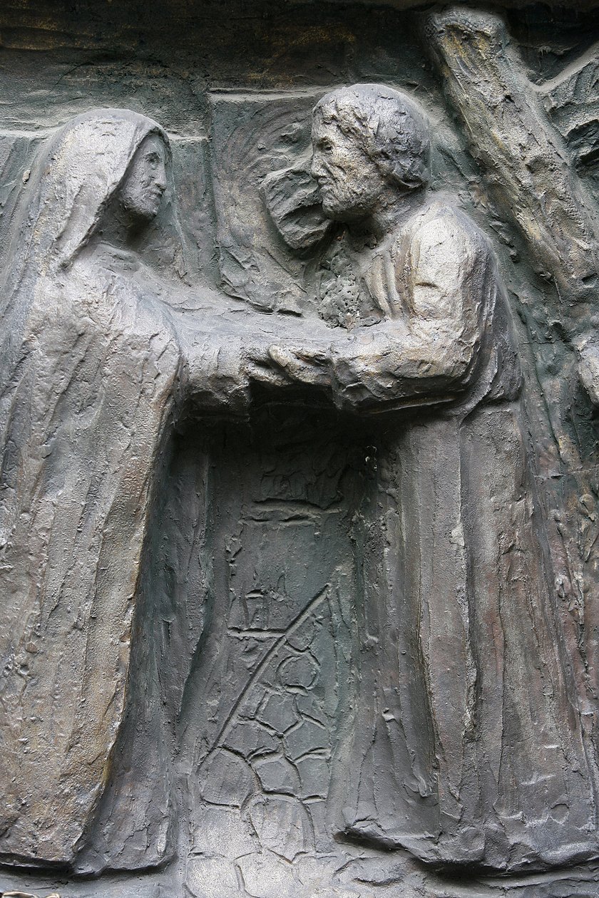 Saint-Pierre de Montmartre kirke: Notre Dame dørskulptur: Jesus møder sin mor på Via Dolorosa, Paris, Frankrig af Unbekannt