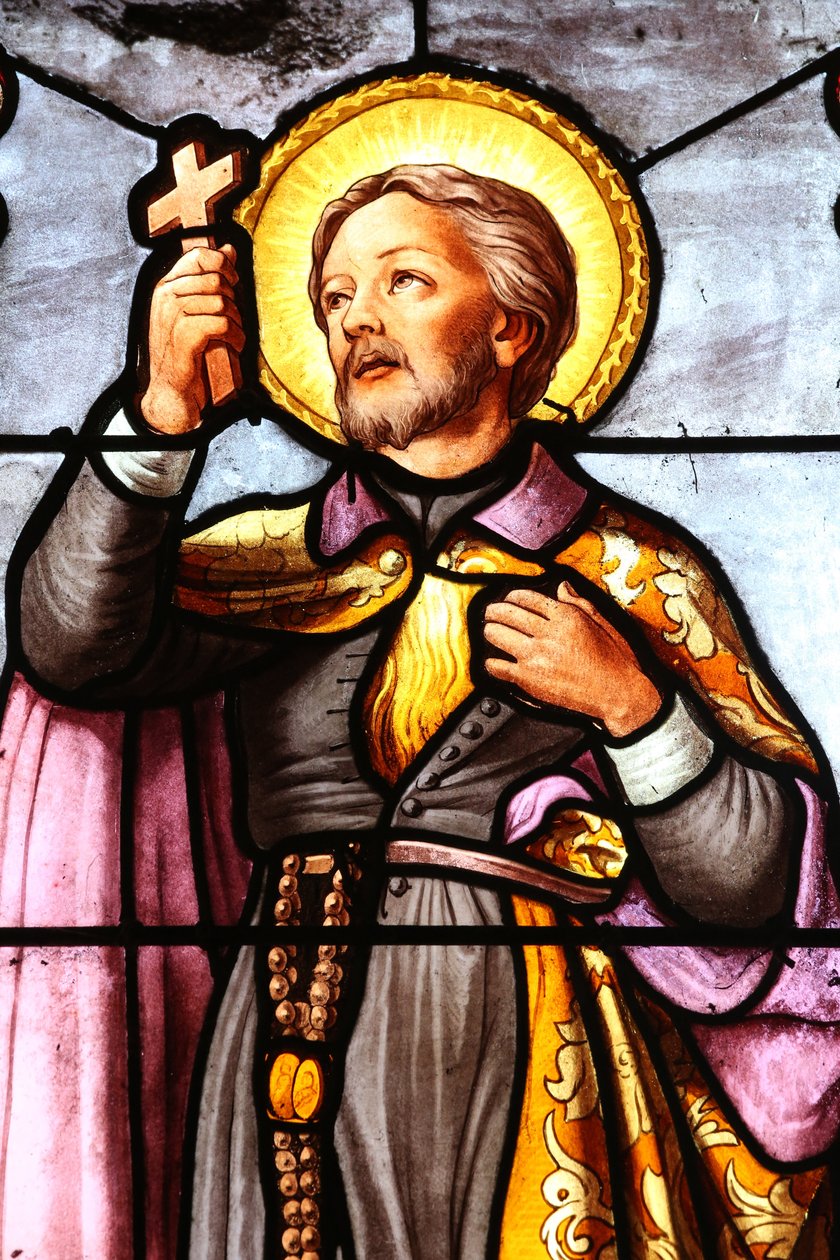 Saint Fargeau kirke. Glasmosaik vindue. Den romersk-katolske missionær St. Francis Xavier. Frankrig af Unbekannt