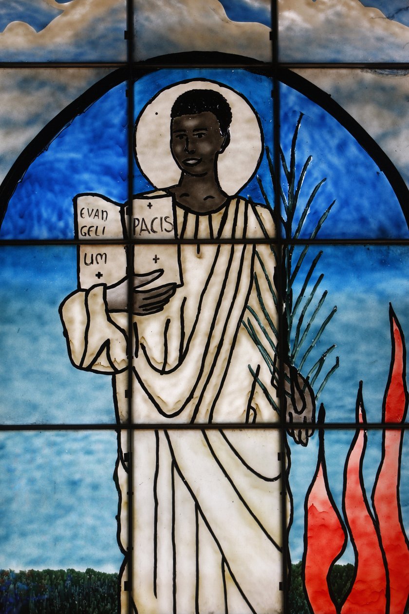 Saint Kiriwawanvu afbildet på farvet glas, Lome, Togo af Unbekannt