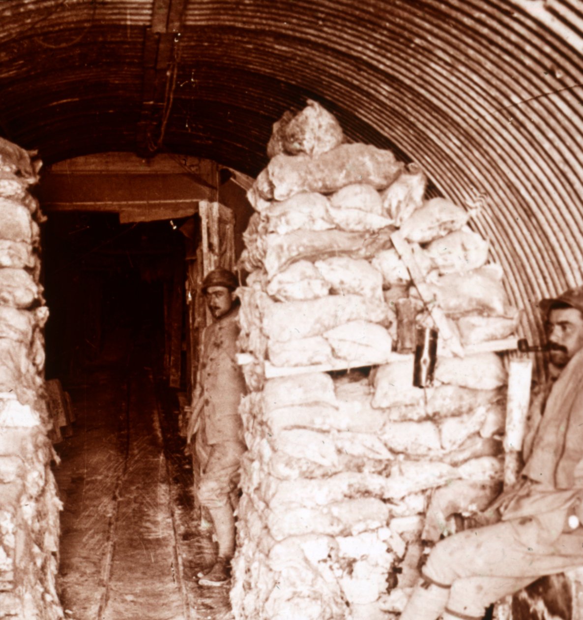 Indgang med sandsække, Champagne, Frankrig, c1914-c1918 af Unbekannt