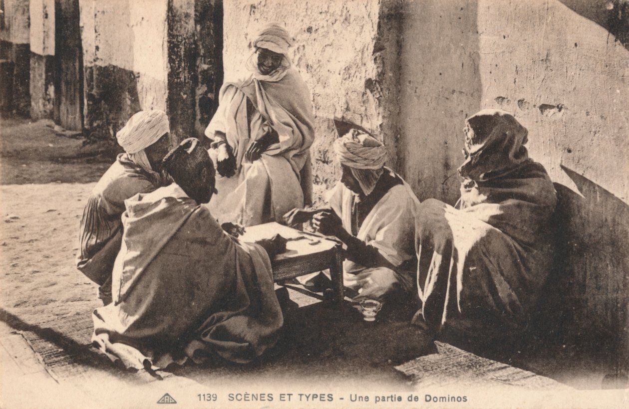Scener og typer - A Game of Dominos, c1900 af Unbekannt