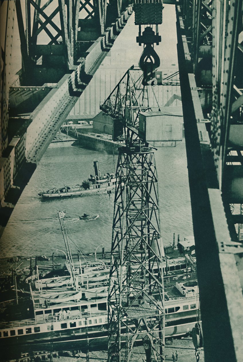 Set fra en kran ser floden Clyde ud som et langt smalt havnebassin, 1937 af Unbekannt