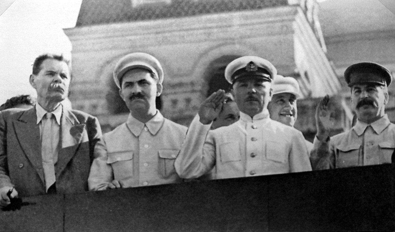 Højtstående sovjetiske skikkelser på tribunen af Lenins mausoleum, Den Røde Plads, Moskva, USSR, 1931 af Unbekannt