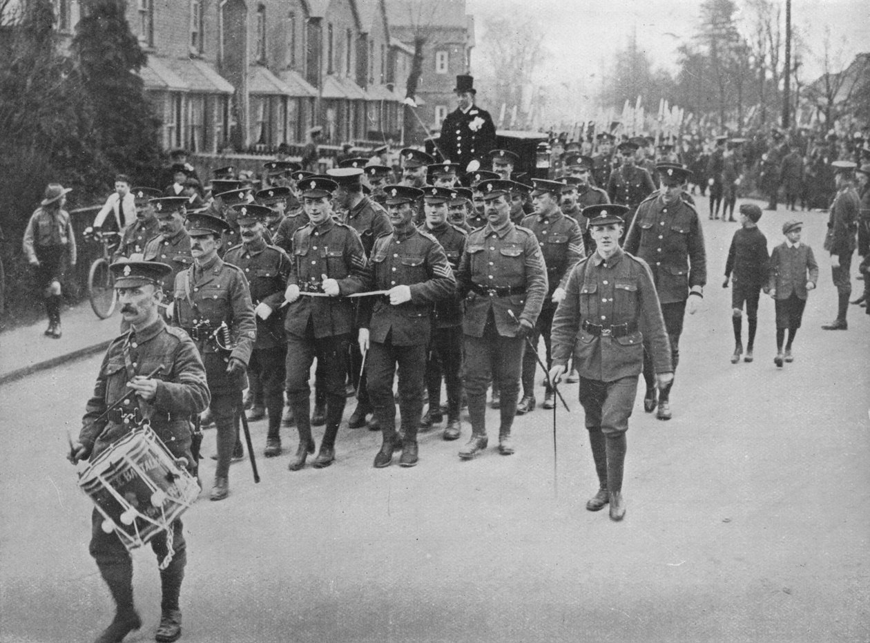 Sergenter, der trækker brudevognen fra kirken, 1915 af Unbekannt