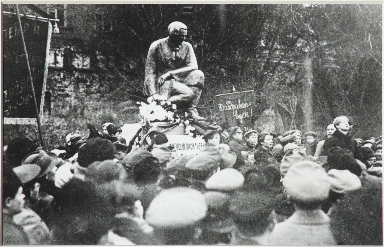 Sergei Yesenin ved indvielsen af Koltsov Razin-monumentet, 1918 af Unbekannt