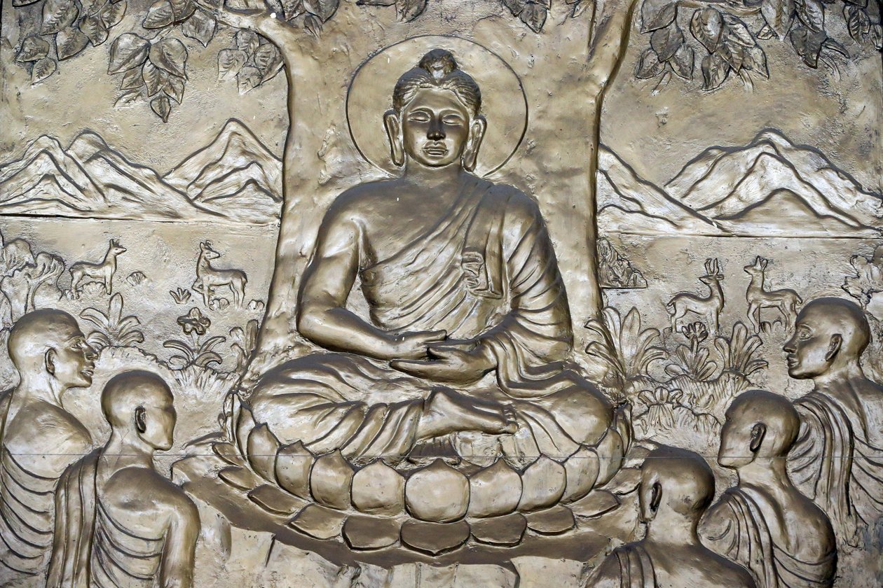 Shakyamuni Buddha prædiker - lovens hjul - for sine fem disciple. Ho Chi Minh City. Vietnam af Unbekannt