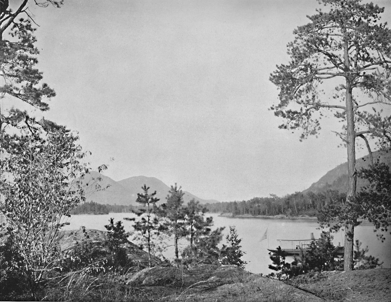 Shelving Rock Mountain, Lake George, New York, c1897. af Unbekannt