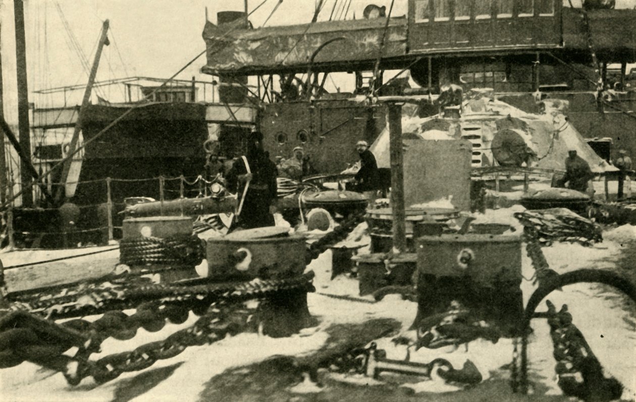 Skib, der leverer kul under frysende forhold, Første Verdenskrig, 1914, c1920. af Unbekannt