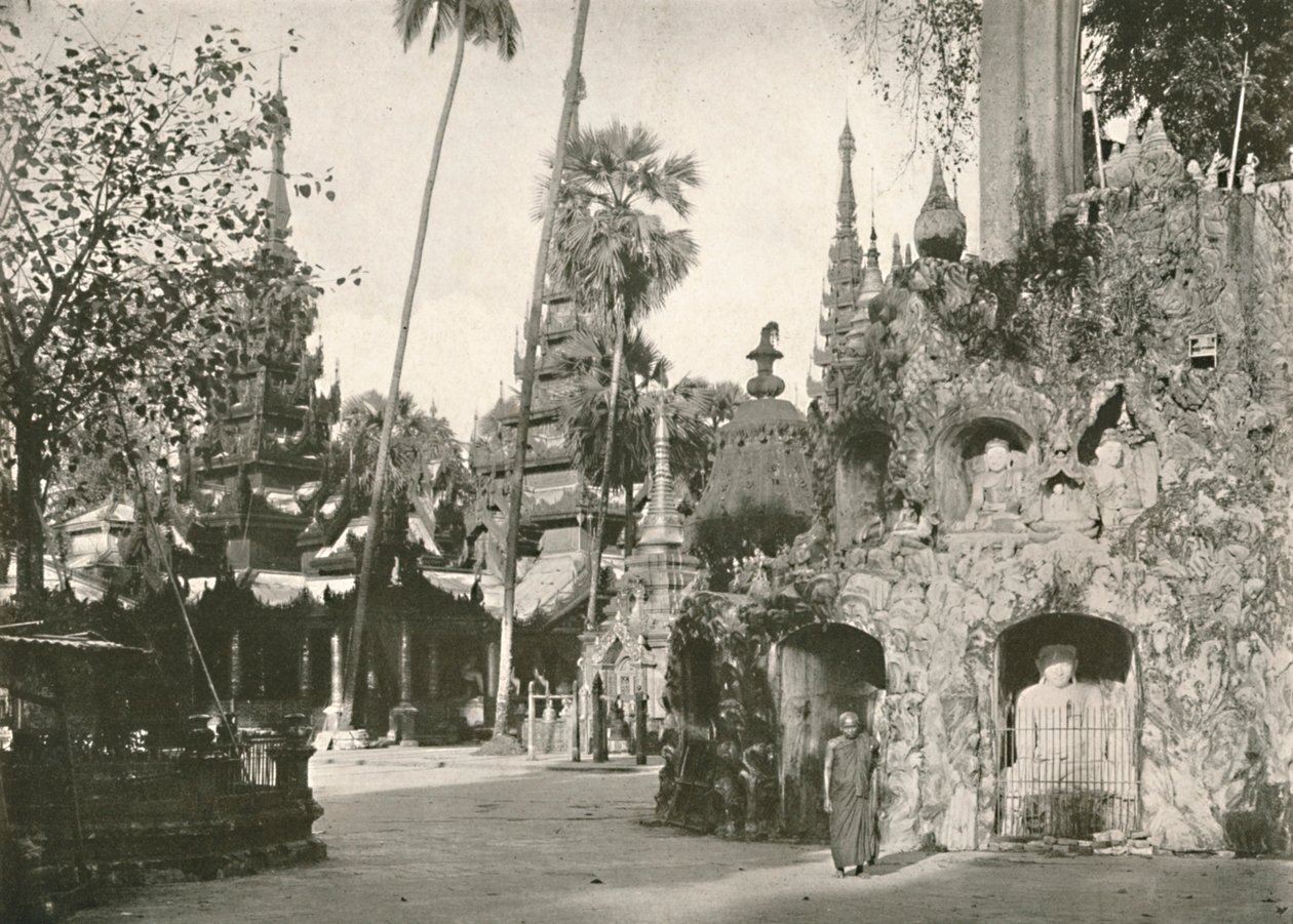 Helligdomme ved Shwedagon Pagoda, Yangon, 1900. af Unbekannt