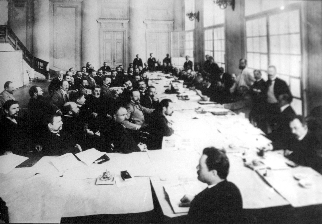 Sidder i landbrugskommissionen for Den Første Duma, Skt. Petersborg, Rusland, 1906 af Unbekannt