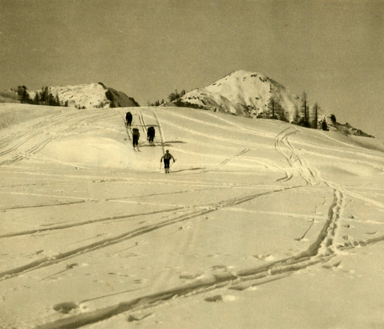 Skiløb i Totes Gebirge-bjergene, Østrig, c1935. af Unbekannt