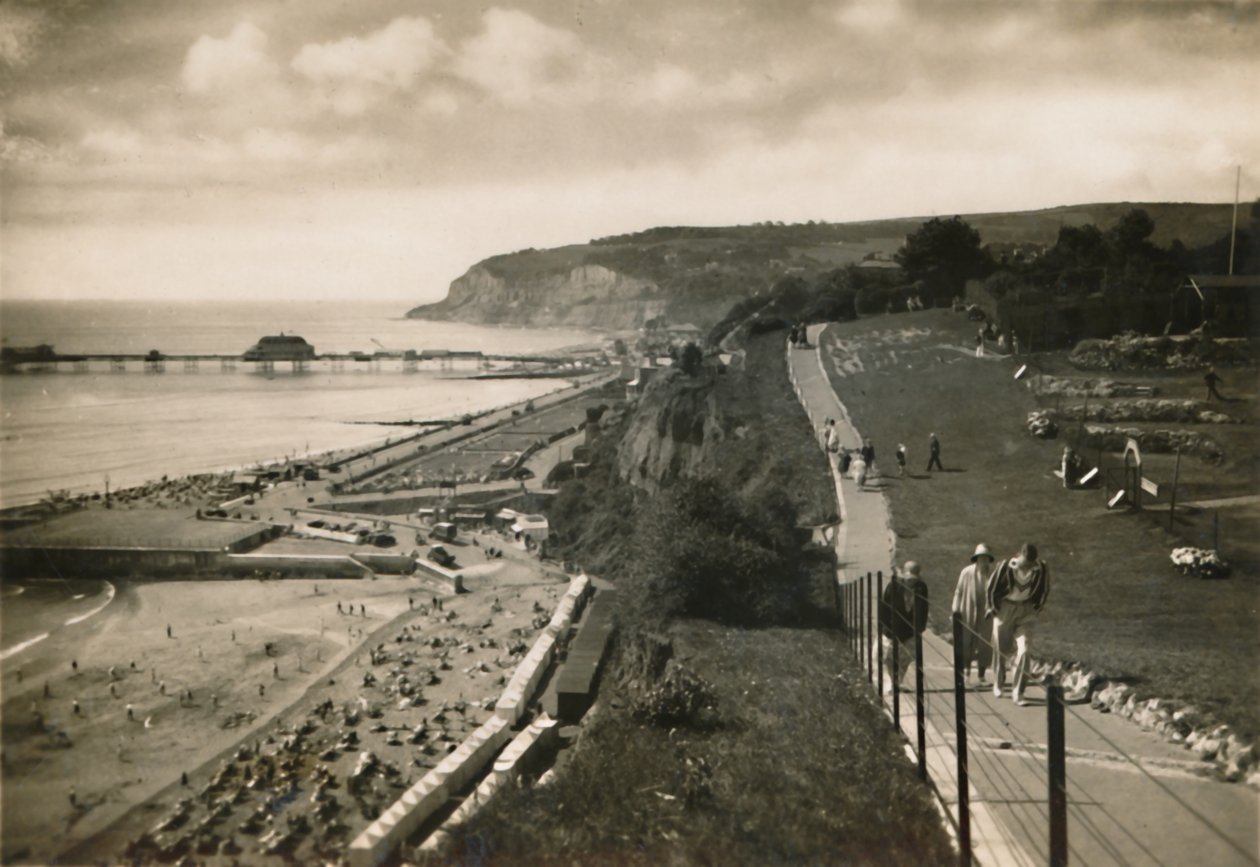 Small Hope Bay og Shanklin Pier, I.W., fra Cliff Walk, c1920. af Unbekannt