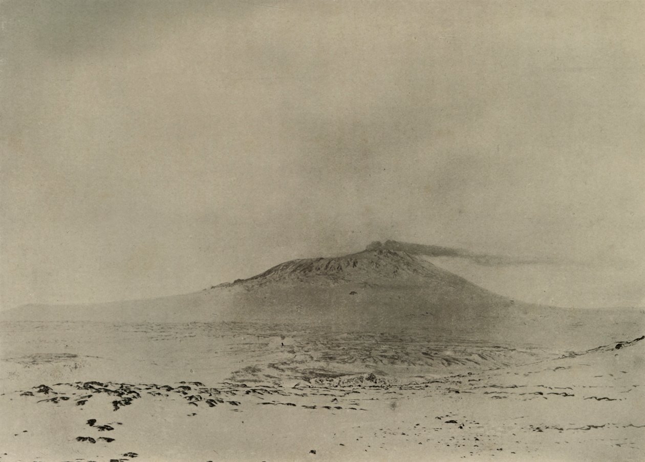 Røg strømmer fra Erebus-krateret, c1908, 1909. af Unbekannt