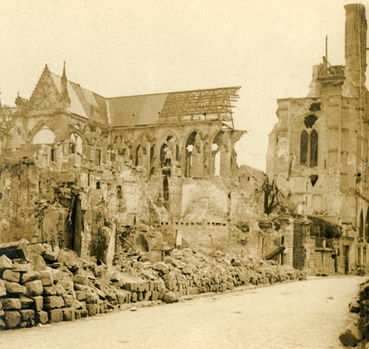 Soissons-katedralen, Soissons, Nordfrankrig, c1914-c1918. af Unbekannt