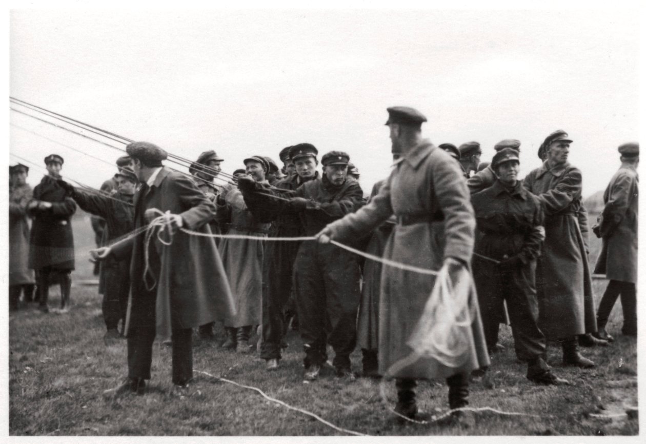 Sovjetisk luftskibs landingsbesætning, Moskva, USSR, 1930 1933 af Unbekannt
