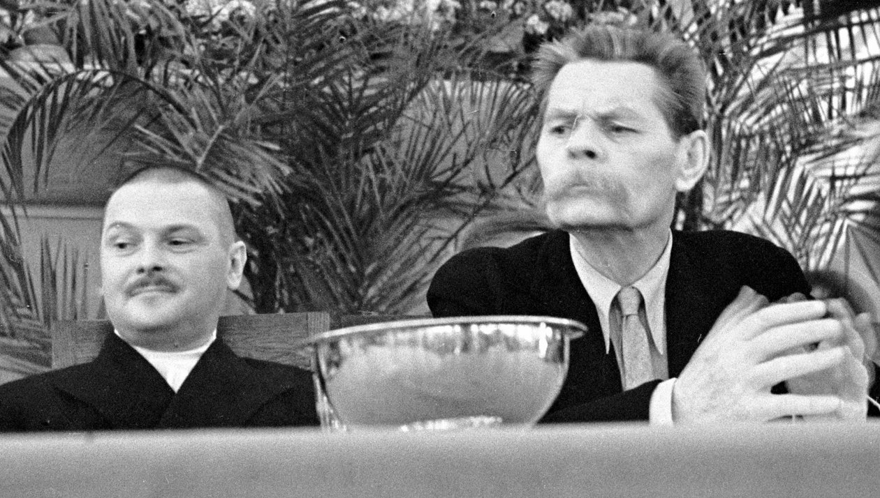 Den sovjetiske politiker Andrei Zhdanov og den russiske forfatter Maxim Gorky, 1934 af Unbekannt