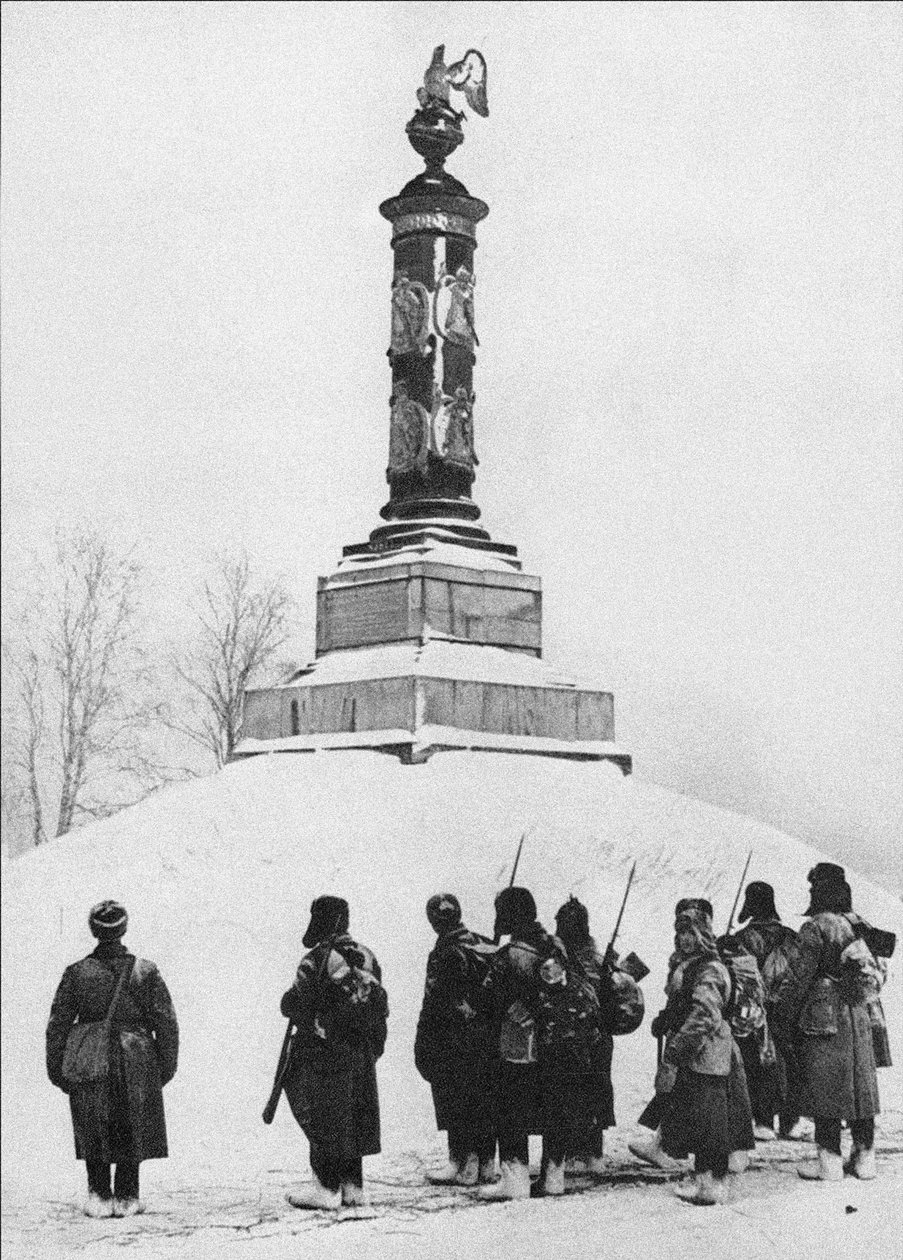 Sovjetiske soldater ved monumentet til heltene fra krigen i 1812 i landsbyen Tarutino Kaluga r af Unbekannt
