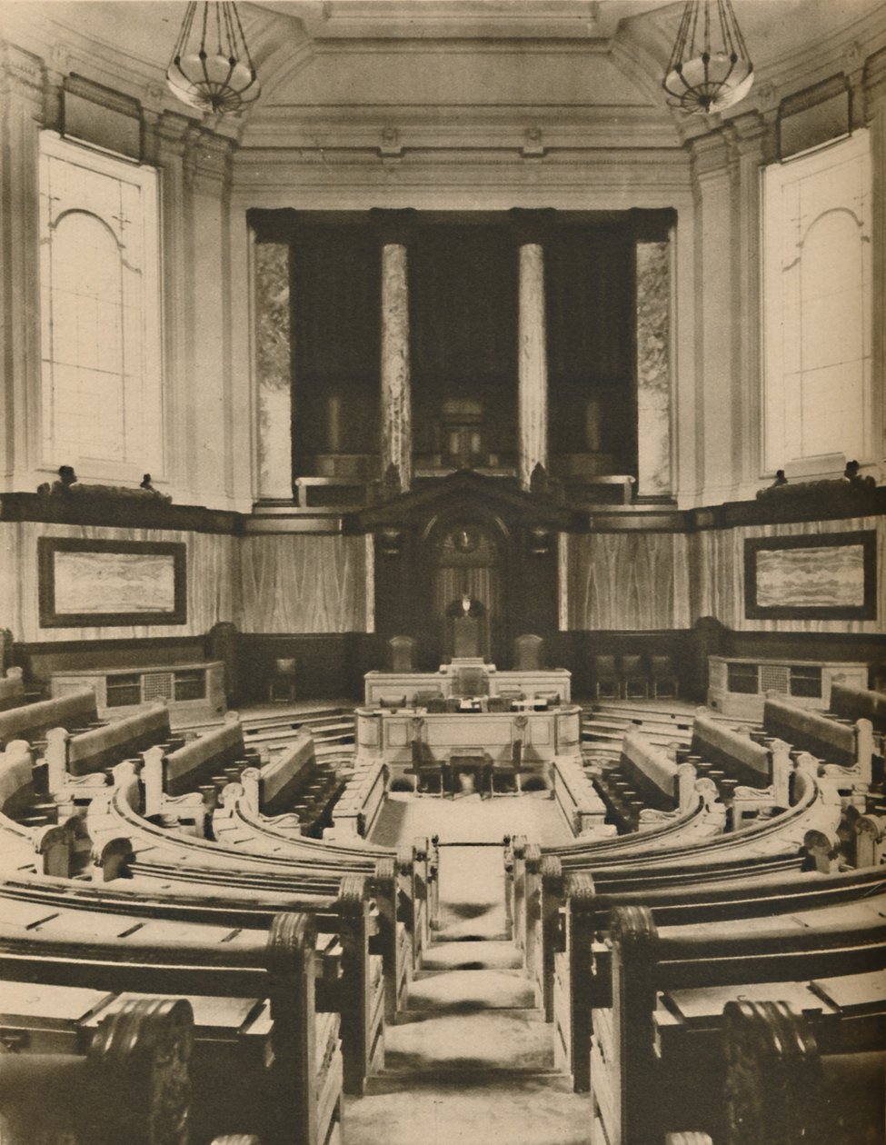 Splendid Hall for the Deliberations of the Members of the London County Council, c1935. af Unbekannt
