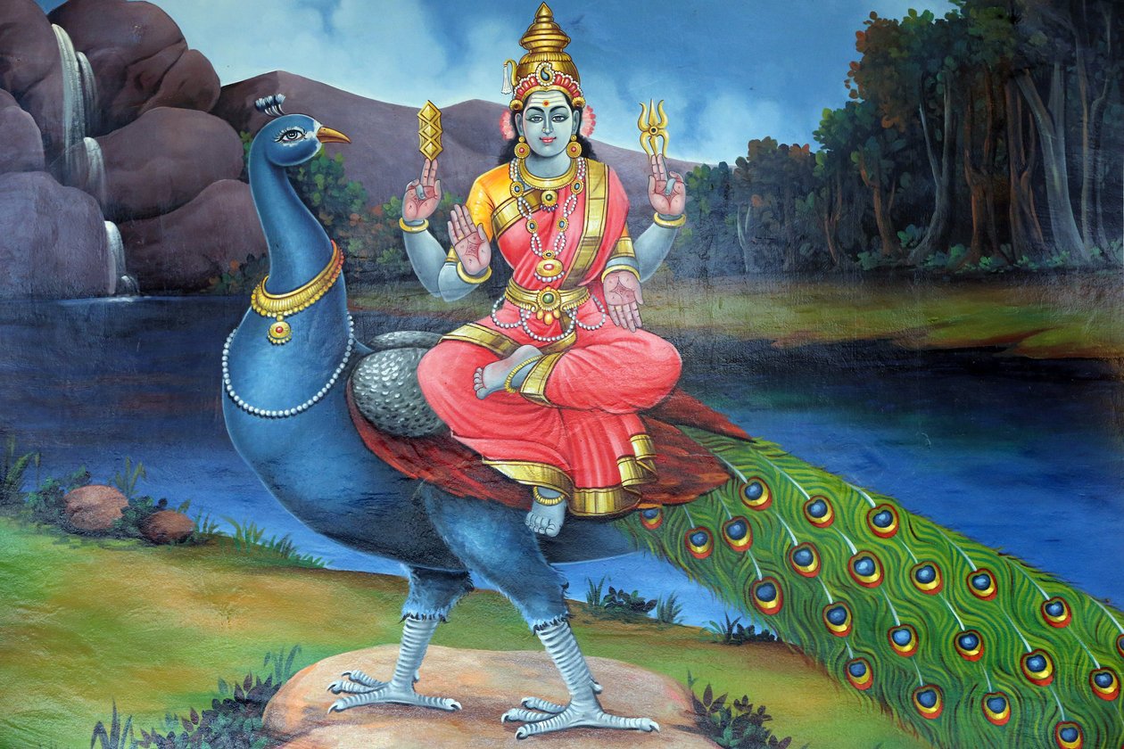 Sri Mariamman hinduistiske tempel. Sri Gowmari med påfugl, symbol på Subramanyan. Singapore af Unbekannt