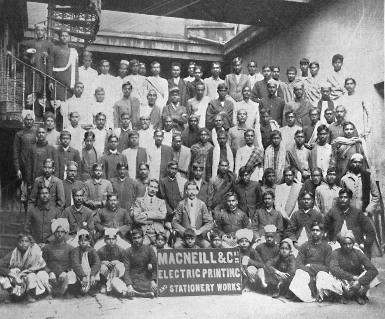 Staff of Macneill & Co.s Printing and Paper Works, Calcutta, 1917 af Unbekannt