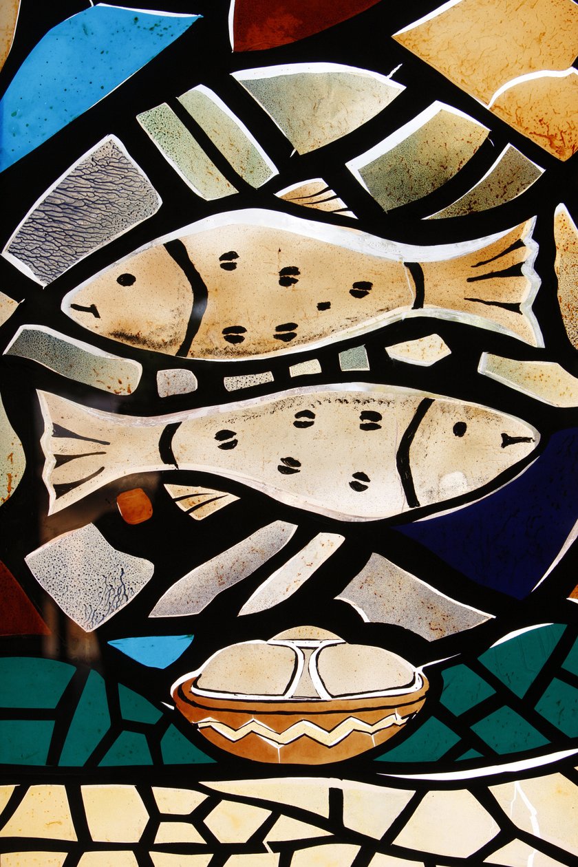 Farvet glas: kristne symboler: fisken, symboliserer tidlige kristne, Togoville, Togo af Unbekannt