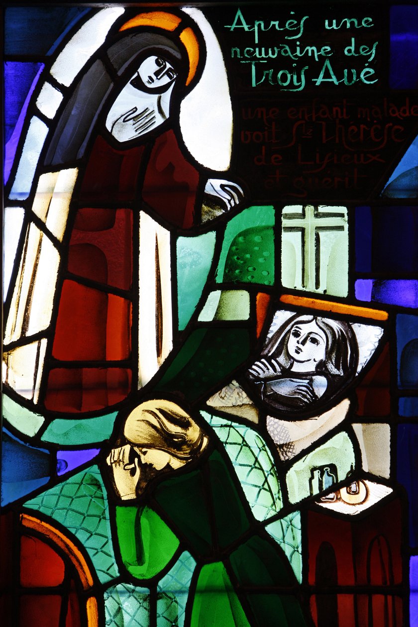 Glasmaleri, der forestiller Sainte Therese de Lisieux, der helbreder et sygt barn i kirken Notre-Dame-de-la-Trinite, Blois, Frankrig af Unbekannt