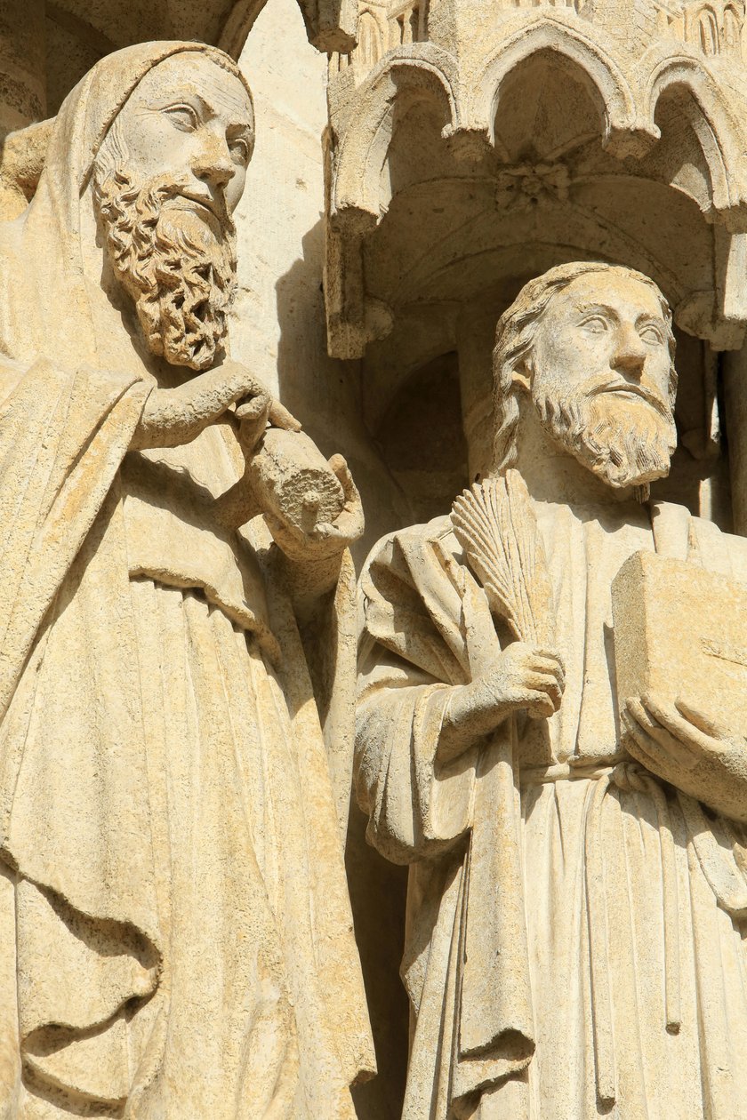 Statuer i splayet og venstre sidevæg af den centrale portal: fra højre mod venstre, apostle: St. James the Mindre og St. Thomas. Amiens-katedralen, Amiens, Frankrig af Unbekannt