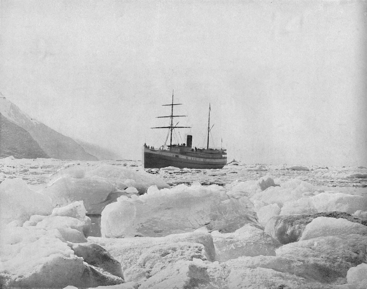 Steamer Queen, Glacier Bay, Alaska, c1897. af Unbekannt