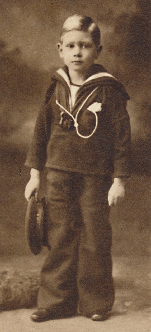 Stadig sømandsegnet - Prins Albert i en alder af seks år, c1901 1937 af Unbekannt