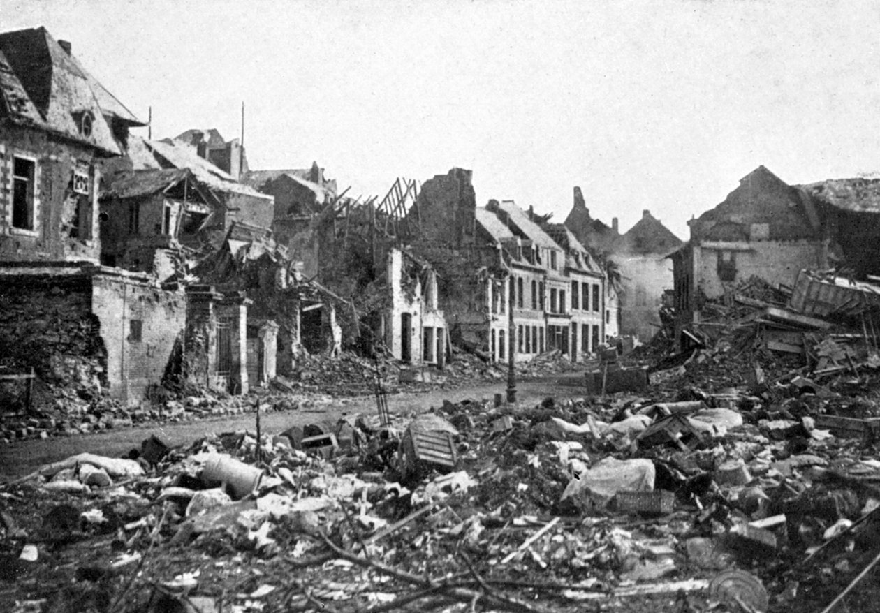 Gadebillede efter Peronnes fald, Frankrig, Første Verdenskrig, 1917, c1920 af Unbekannt