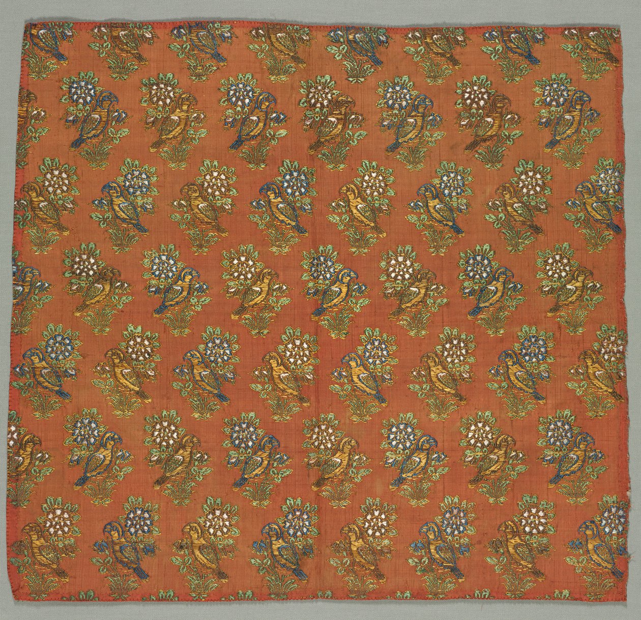 Taftfragment med Gul-u-Bulbul-rose og nattergalmønster, 1700-tallet. af Unbekannt