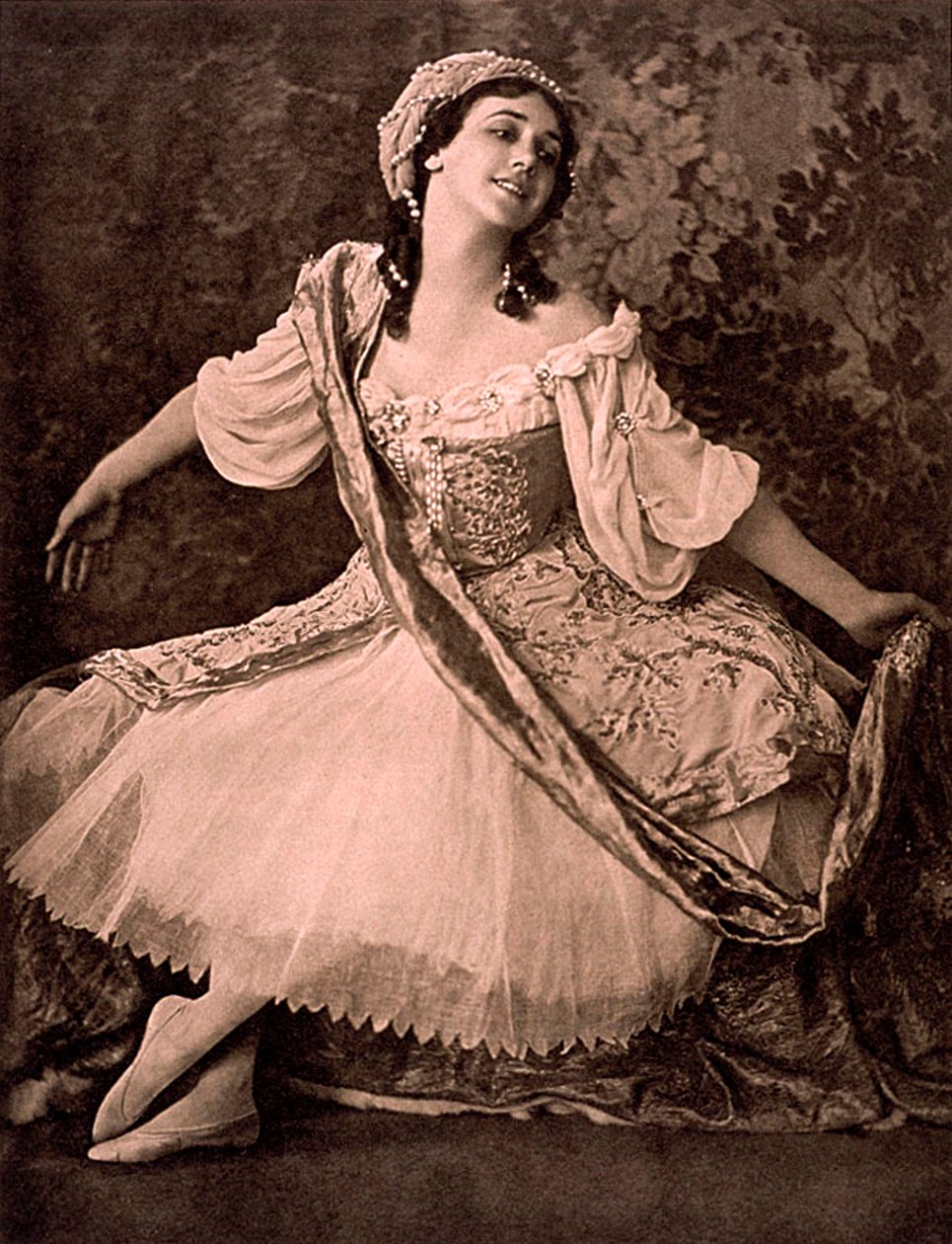 Tamara Karsavina, russisk ballerina, i Nikolai Tcherepnins ballet Le Pavillon dArmide, 1913 af Unbekannt