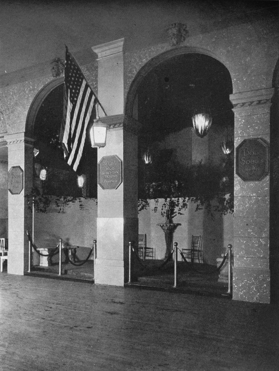 Midlertidige buer kombineret med permanente moler, 1924 af Unbekannt