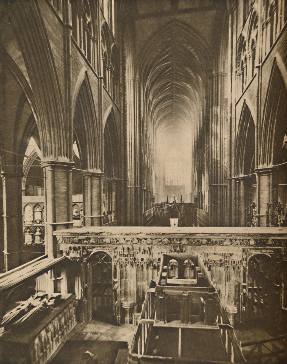 The Abbeys Grand Interior: Ser mod vest fra Confessorens kapel, c1935. af Unbekannt