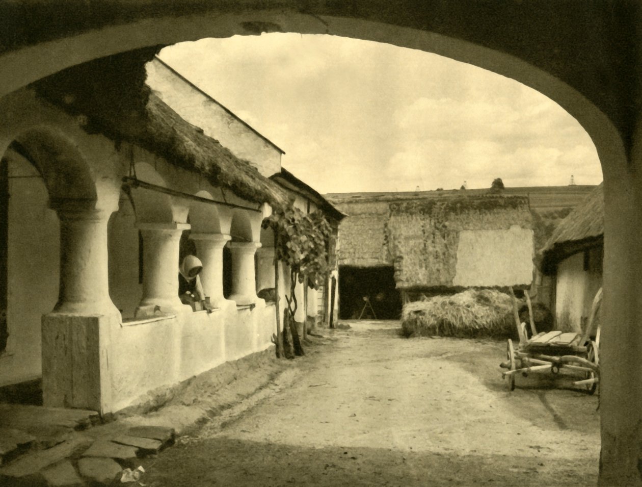 Arkadenhof, Oberschützen, Burgenland, Østrig, c1935. af Unbekannt