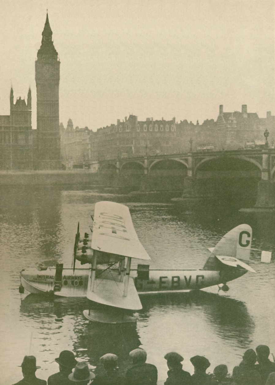 Calcutta flyvebåd fortøjet i Themsen over for Houses of Parliament, 1927 af Unbekannt