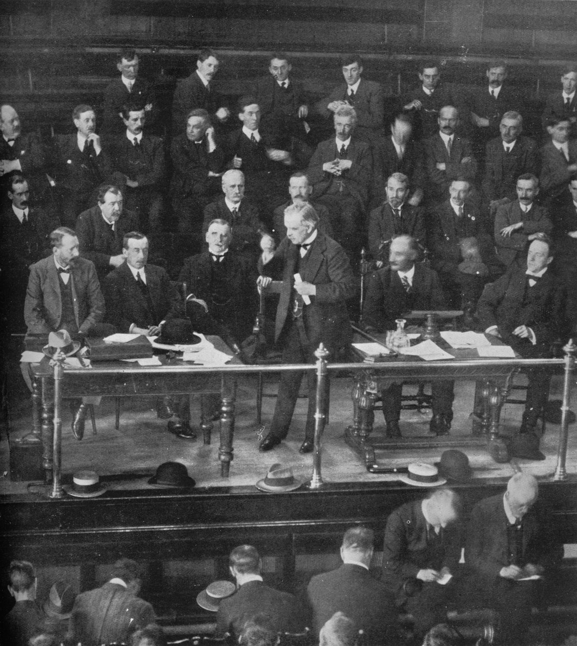 The Coal Strike: Mr. Lloyd George taler til minearbejdernes repræsentanter i Cardiff, 1915 af Unbekannt