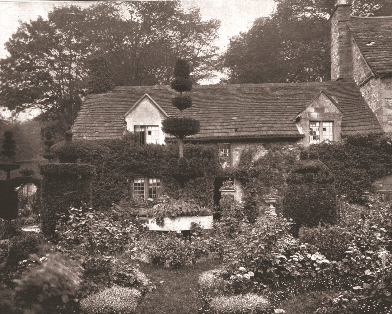 Sommerhuset nær Haddon Hall, Derbyshire, 1894. af Unbekannt