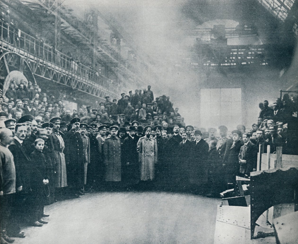 Czaren, taget blandt arbejderne på det store Putiloff Munition and Engineering Works, 1914 af Unbekannt