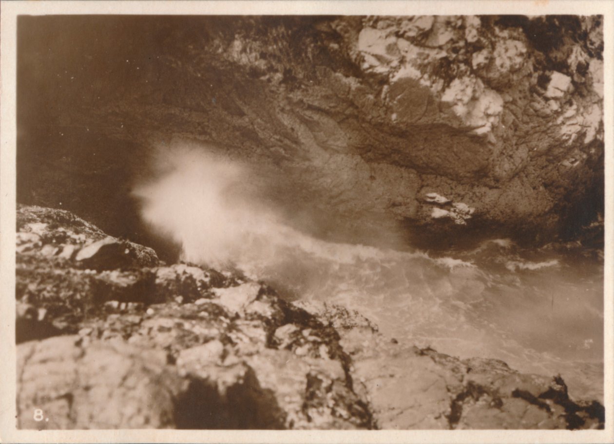 The Devils Bellows, Kynance Cove, 1927 af Unbekannt
